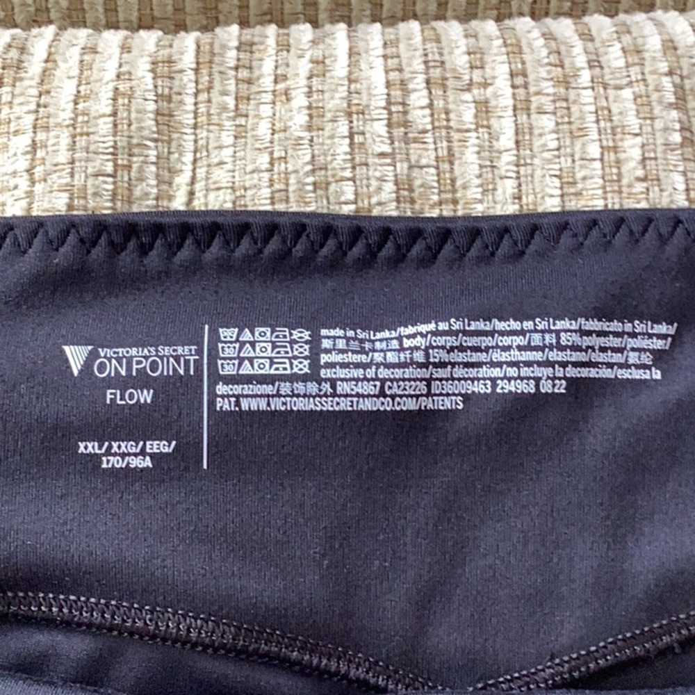 NWOT Victoria Secret On Point Flow Heart Stitch Yoga Pant XXL 7/4 Length Pockets - Picture 3 of 6